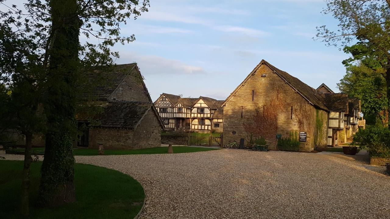 The Threshing Barn At Penrhos Court Kington (Herefordshire) Exterior foto