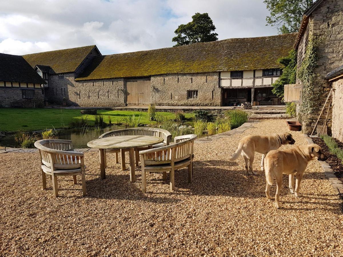 The Threshing Barn At Penrhos Court Kington (Herefordshire) Exterior foto